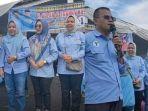 Sosok-H-Arlan-Calon-Wali-Kota-Prabumulih-pamer-empat-istrinya-saat-berkampanye.jpg