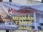 Spanduk-bertuliskan-Cianjur-Jujur-Mendukung-Herman-tanpa-Ibang.jpg