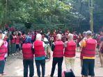 Suasana-pengunjung-di-Citumang-Pangandaran-Minggu-552024.jpg