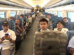 Suasana-penumpang-Kereta-Api-Cepat-Jakarta-Bandung_.jpg