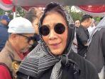 Susi-Pudjiastuti-saat-diwawancarai-sesuai-pemakaman-Letjen.jpg