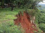 Tebing-setinggi-50-meter-di-Blok-Rambut-Kasih-Longsor1111.jpg