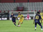 Thom-Haye-di-laga-Persib-Bandung.jpg