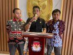 Tiga-komisioner-KPU-Kota-Cirebon-yang-melaksanakan-jumpa-pers.jpg