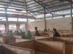 Tim-gabungan-saat-membersihkan-pasar-tradisional-Subang.jpg