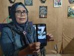 Titin-Prialianti-memperlihatkan-foto.jpg