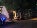Truk-boks-oleng-dan-menabrak-lima-kendaraan-lain-di-Jalan-Raya-Puncak.jpg