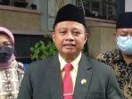 Wakil-Gubernur-Jabar-Uu-Ruzhanul-Ulum-saat-memberi-keterangan.jpg