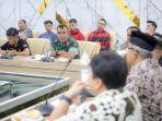Wali-Kota-Bandung-Muhammad-Farhan-memimpin-rapat-persiapan-pawai.jpg