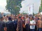 Warga-Terus-Datang-ke-Cimaung-Makam-Eril.jpg