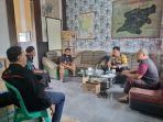Warung-remang-remang-di-Kampung-Cijambe.jpg