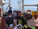 abk-saat-diselamatkan-kapal-tangker-pertamina-maquen-masjesty-seusai-tragedi.jpg