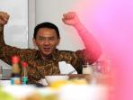 ahok-angkat-tangan_20151006_081931.jpg