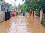 air-luapan-sungai-cikeruh-merendam-wilayah-cikeruh-jatinangor.jpg