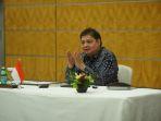 airlangga-saat-konferensi-pers-yang-digelar-secara-virtual-di-singapura-selasa-3008-2.jpg