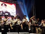 aksi-kapolda-jabar-dan-jajarannya-saat-menyanyikan-lagu-selamat-ulang-tahun_20171007_125722.jpg