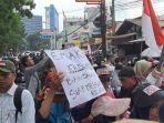 aksi-unjuk-rasa-di-depan-kantor-KPU-dan-Bawaslu-Jabar-Selasa-27.jpg
