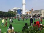 alun-alun-kota-bandung-liburan-panjang_20160506_111455.jpg