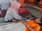 anggota-sar-lakukan-donor-darah_20180226_140513.jpg