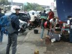 anggota-satlantas-dari-polsek-tanahsareal-aiptu-khusni_20180310_092803.jpg