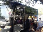angkot-mogok-bus-polda-jabar-angkut-warga_20170309_095401.jpg