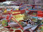 angpao-di-pkl-di-jalan-astana-anyar-kota-bandung-kamis-1522018_20180215_142740.jpg