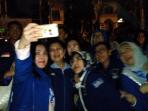 ani-yudhoyono-terlihat-asyik-berjoget-dan-berselfie-ria_20150829_092122.jpg