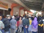 antre-bantuan-di-kantor-pos.jpg