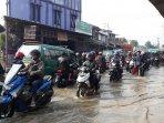 antrean-kendaraan-di-jalan-bojongsoang.jpg