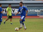 ardi-idrus-di-pertandingan-uji-coba-persib-bandung-lawan-maung-ngora-senin-1932018_20180320_075754.jpg