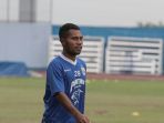 ardi-idrus-ketika-berlatih-di-persib-bandung_20180319_154831.jpg