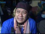 arti-gestur-yoris-memegang-jantung.jpg