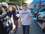 artis-penyanyi-irwansyah-mendatangi-mapolrestabes-bandung-2472020.jpg