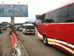 arus-balik-kendaraan-di-kawasan-cileunyi-kabupaten-bandung_20160710_184353.jpg