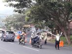 arus-lalu-lintas-di-persimpangan-nagreg-tasikmalaya_mudik-lebaran-2017_20170622_134307.jpg