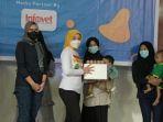 atalia-praratya-ridwan-kamil-saat-memberikan-1000-paket-ayam-berisi-10000-telur-ayam.jpg
