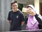 baim-wong-dicegat-wanita-ingin-bertemu-dengannya-sampai-menangis.jpg