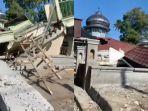 bangunan-masjid-ambruk-hingga-porak-poranda-akibat-gempa-di-pasaman-sumatera-barat.jpg