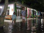 banjir-rob-indramayu-rabu-362020-malam-3.jpg