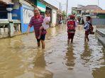 banjir-rob-yang-melanda-desa-eretan-kulon-1.jpg