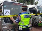 beberapa-di-antara-32-mobil-travel-gelap-yang-diamankan-polres-karawang.jpg