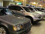beragam-pilihan-mobil-dari-berbagai-tahun-tersedia-di-bursa-mobil-bekas.jpg