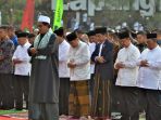 bila-sudah-menunaikan-salat-id-di-pagi-hari-apakah-salat-jumat-jadi-tidak-wajib_20180614_065231.jpg