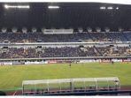 bobotoh-sudah-mengisi-tribun-timur-stadion-gbla-minggu-2112018_20180121_174849.jpg