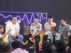 bupati-cirebon-imron-rosyadi-kiri-saat-menjadi-bintang-tamu.jpg