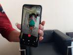 bupati-cirebon-imron-rosyadi-saat-dihubungi-melalui-sambungan-video-call.jpg