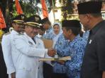 bupati-garut-memberi-penghargaan-kepada-para-camat.jpg