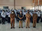 bupati-majalengka-karna-sobahi-menyerahkan-sk-calon-pegawai-negeri-sipil-cpns.jpg