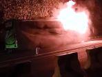 bus-karunia-bakti-dibakar-1.jpg