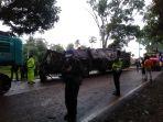 bus-pariwisata-yang-terjun-ke-jurang-di-jalan-raya-rajapolah.jpg